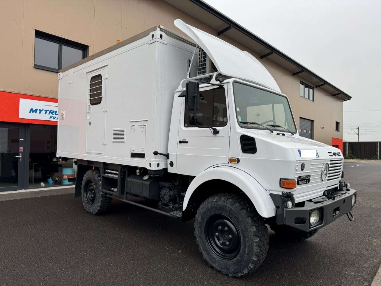 MERCEDES-BENZ UNIMOG 1550L